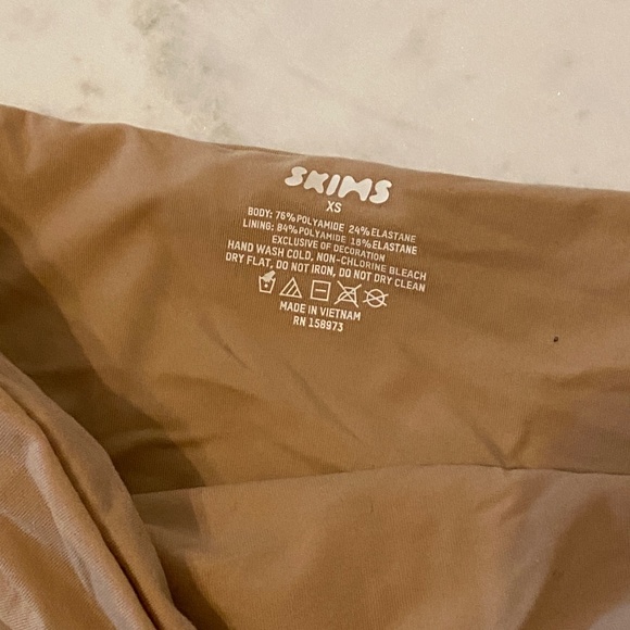 Skims Fits Everybody Fits Everybody Bandeau Bra in Clay - Picture 5 of 7